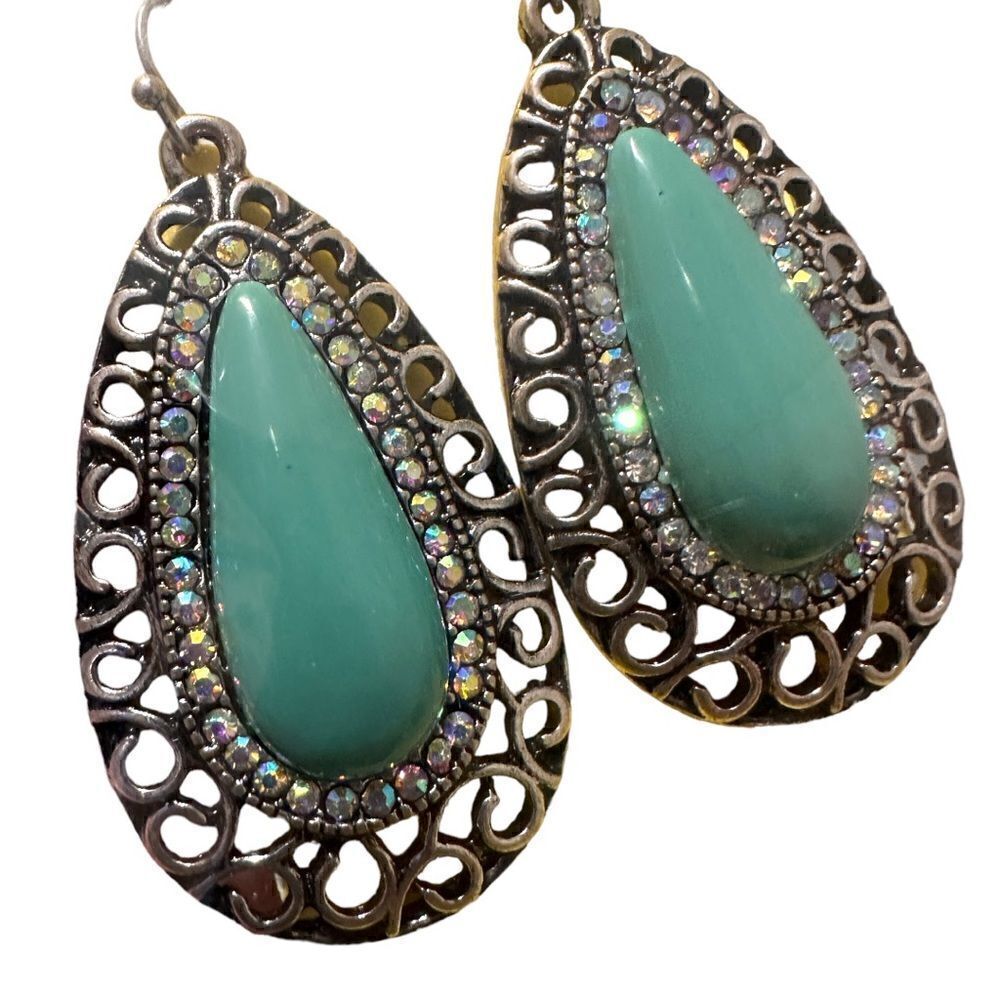 Elegant Man-Made Mint crystals
Filigree Earring,NWT